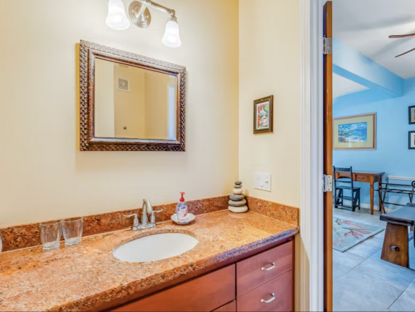 Holualoa Island Home with Hot Tub, Decks & Beach Nearby