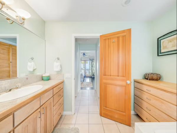 Holualoa Island Home with Hot Tub, Decks & Beach Nearby