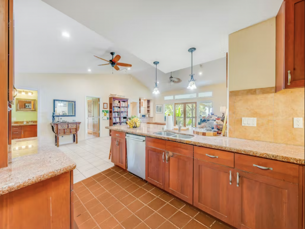 Holualoa Island Home with Hot Tub, Decks & Beach Nearby