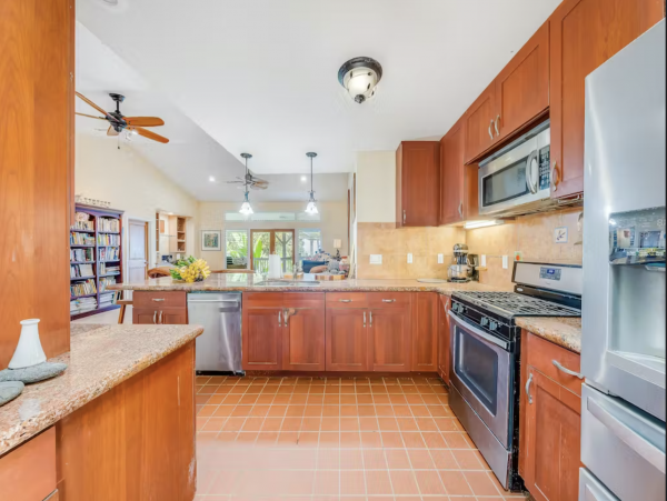 Holualoa Island Home with Hot Tub, Decks & Beach Nearby