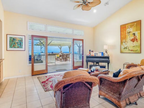 Holualoa Island Home with Hot Tub, Decks & Beach Nearby