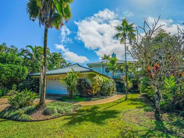 Beautiful Vacation Home with Pool & Spa in Princeville Sleeps 8
