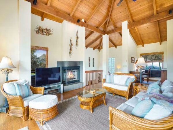 Beautiful Vacation Home with Pool & Spa in Princeville Sleeps 8