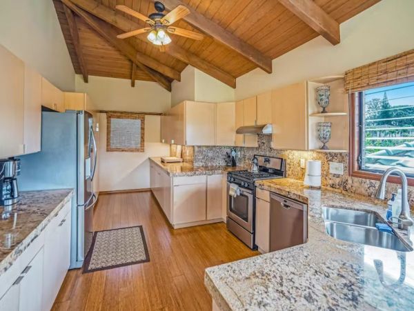 Beautiful Vacation Home with Pool & Spa in Princeville Sleeps 8
