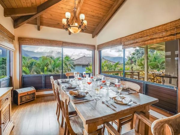 Beautiful Vacation Home with Pool & Spa in Princeville Sleeps 8
