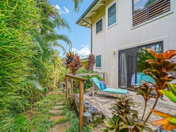 Beautiful Vacation Home with Pool & Spa in Princeville Sleeps 8
