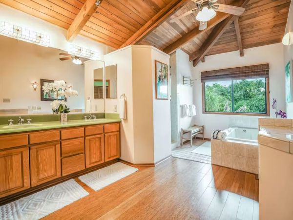 Beautiful Vacation Home with Pool & Spa in Princeville Sleeps 8