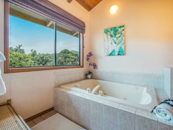 Beautiful Vacation Home with Pool & Spa in Princeville Sleeps 8