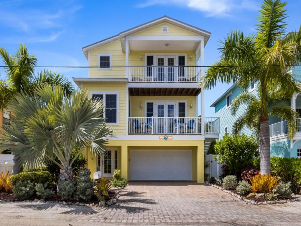 Bradenton Beach 6 Bedroom Vacation Home Walk to Beach