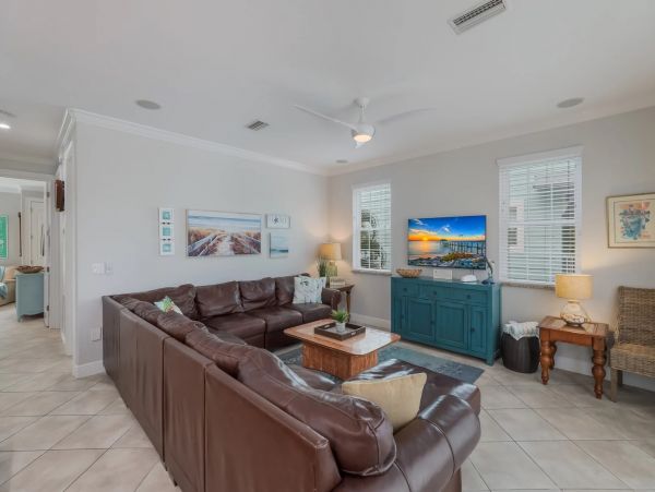 Bradenton Beach 6 Bedroom Vacation Home Walk to Beach