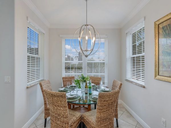Bradenton Beach 6 Bedroom Vacation Home Walk to Beach