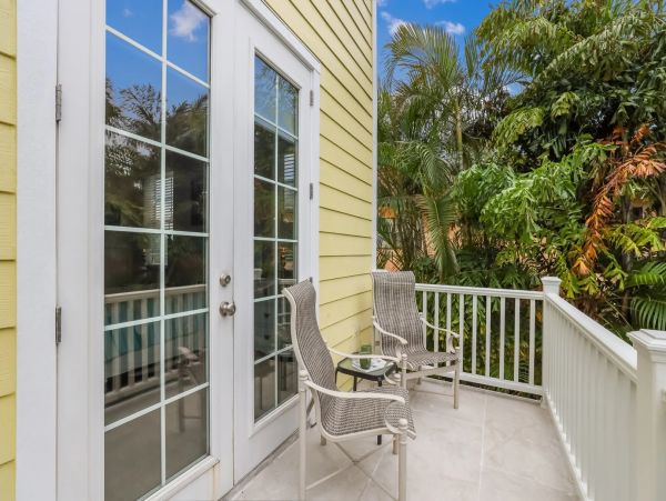 Bradenton Beach 6 Bedroom Vacation Home Walk to Beach