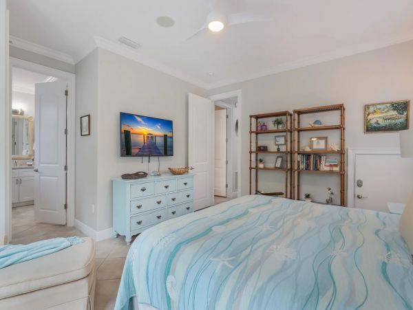 Bradenton Beach 6 Bedroom Vacation Home Walk to Beach