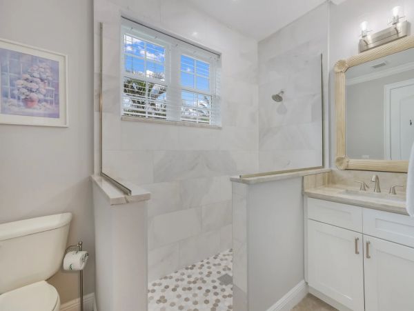Bradenton Beach 6 Bedroom Vacation Home Walk to Beach