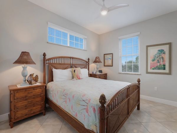 Bradenton Beach 6 Bedroom Vacation Home Walk to Beach