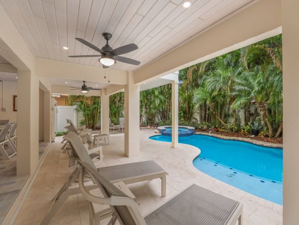 Bradenton Beach 6 Bedroom Vacation Home Walk to Beach