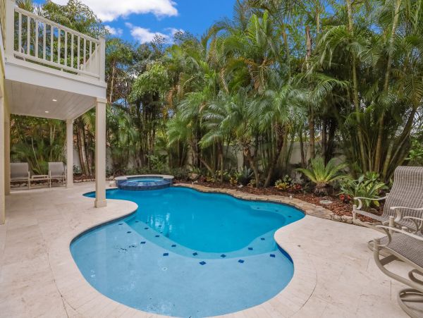 Bradenton Beach 6 Bedroom Vacation Home Walk to Beach