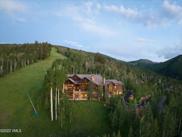 Ski in Ski out at the Top of Arrowhead Village