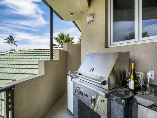 Luxury Waimea Vacation Pool Home Five Bedroom Short Walk to Beach