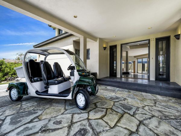 Luxury Waimea Vacation Pool Home Five Bedroom Short Walk to Beach