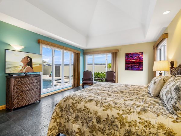 Luxury Waimea Vacation Pool Home Five Bedroom Short Walk to Beach