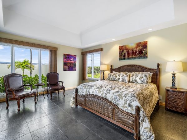 Luxury Waimea Vacation Pool Home Five Bedroom Short Walk to Beach