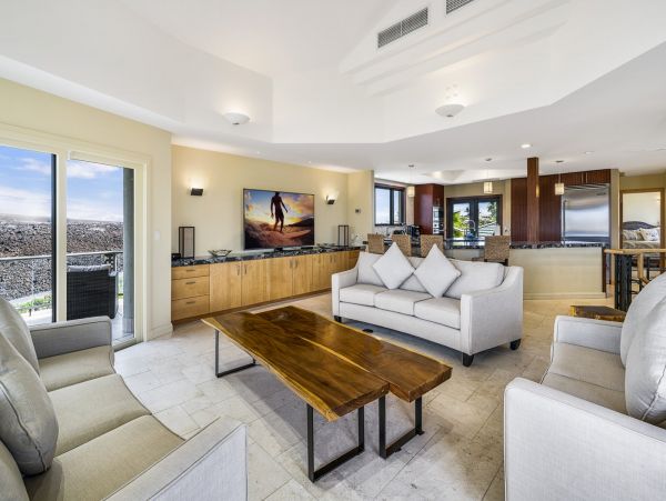 Luxury Waimea Vacation Pool Home Five Bedroom Short Walk to Beach