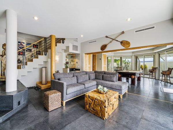 Luxury Waimea Vacation Pool Home Five Bedroom Short Walk to Beach