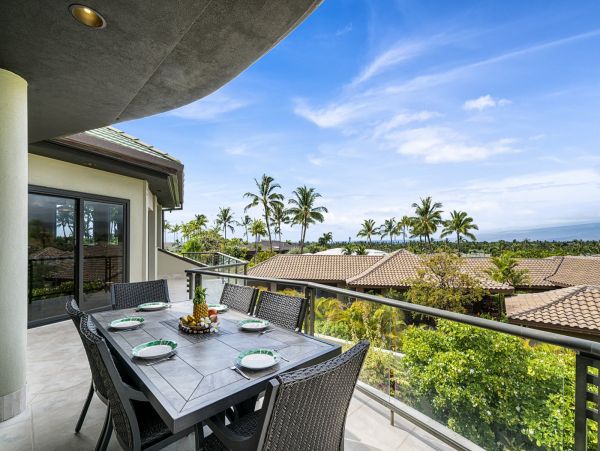 Luxury Waimea Vacation Pool Home Five Bedroom Short Walk to Beach