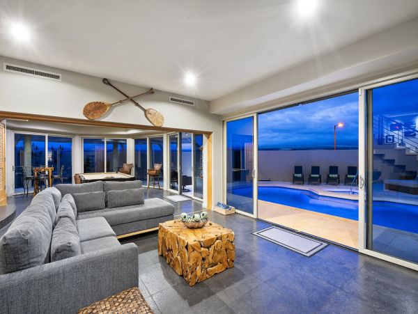 Luxury Waimea Vacation Pool Home Five Bedroom Short Walk to Beach
