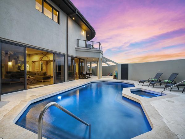 Luxury Waimea Vacation Pool Home Five Bedroom Short Walk to Beach