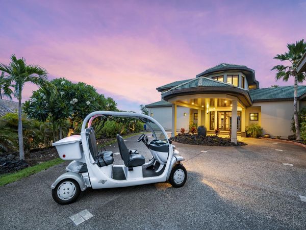 Luxury Waimea Vacation Pool Home Five Bedroom Short Walk to Beach