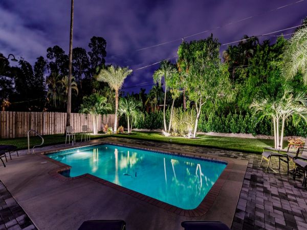 Two Bedroom Charming Vacation Duplex in Naples Sleeps 4