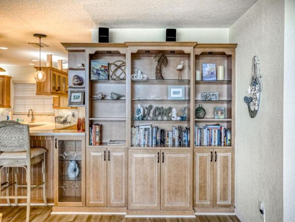 Gorgeous Waterfront 4 Bedroom Home Close to Beach