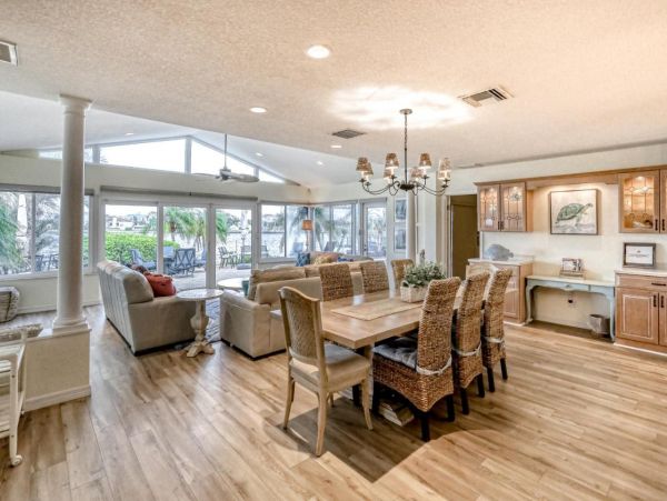 Gorgeous Waterfront 4 Bedroom Home Close to Beach