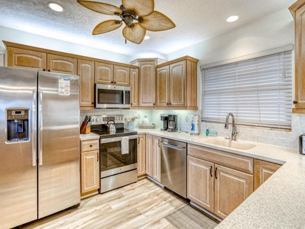 Gorgeous Waterfront 4 Bedroom Home Close to Beach