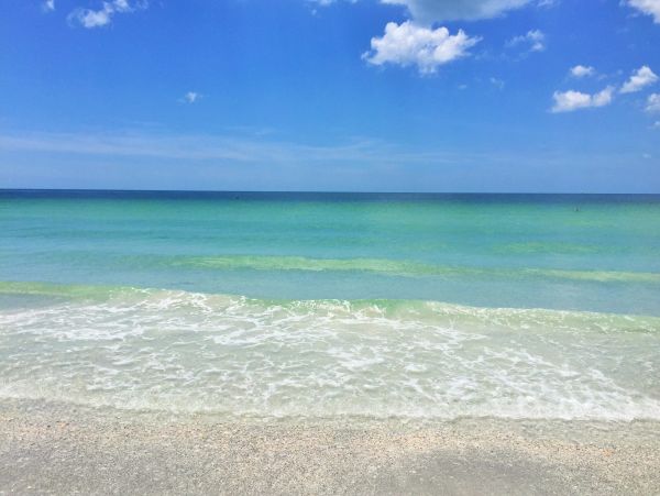Gorgeous Waterfront 4 Bedroom Home Close to Beach