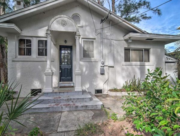 Beach front Indian Rocks Vacation rental with 4 Bedroom & 2 Bathrooms