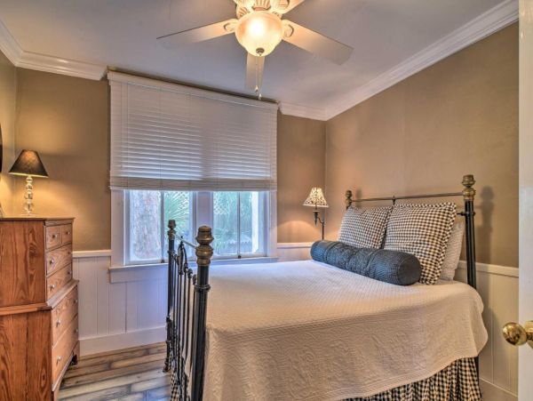 Beach front Indian Rocks Vacation rental with 4 Bedroom & 2 Bathrooms