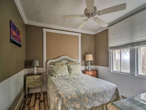 Beach front Indian Rocks Vacation rental with 4 Bedroom & 2 Bathrooms