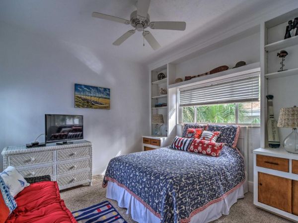 Beach front Indian Rocks Vacation rental with 4 Bedroom & 2 Bathrooms