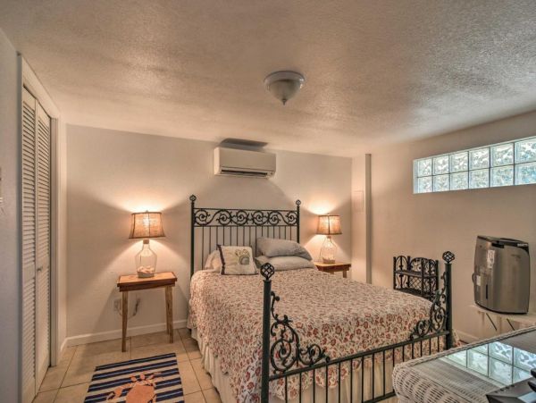 Beach front Indian Rocks Vacation rental with 4 Bedroom & 2 Bathrooms
