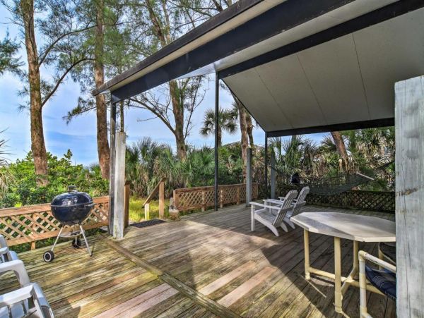 Beach front Indian Rocks Vacation rental with 4 Bedroom & 2 Bathrooms