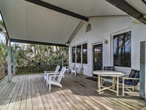 Beach front Indian Rocks Vacation rental with 4 Bedroom & 2 Bathrooms