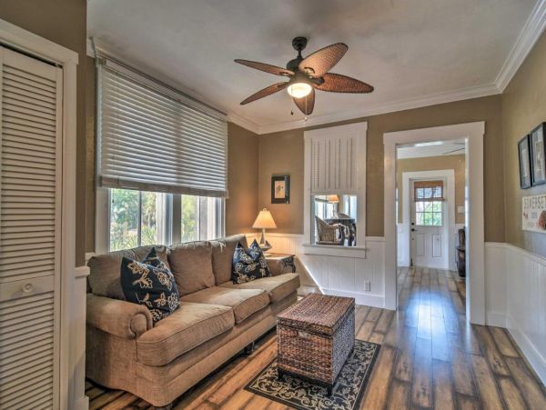 Beach front Indian Rocks Vacation rental with 4 Bedroom & 2 Bathrooms
