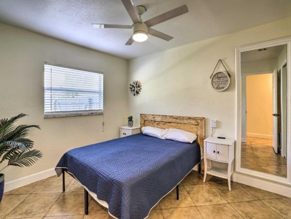 Largo Florida Vacation Home Four Bedrooms Sleeps 18 Guests