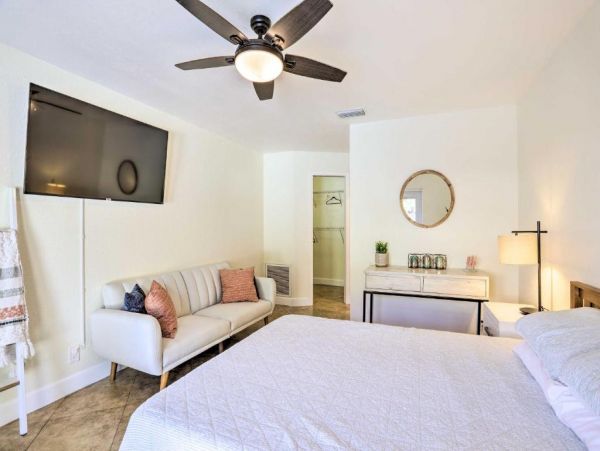 Largo Florida Vacation Home Four Bedrooms Sleeps 18 Guests
