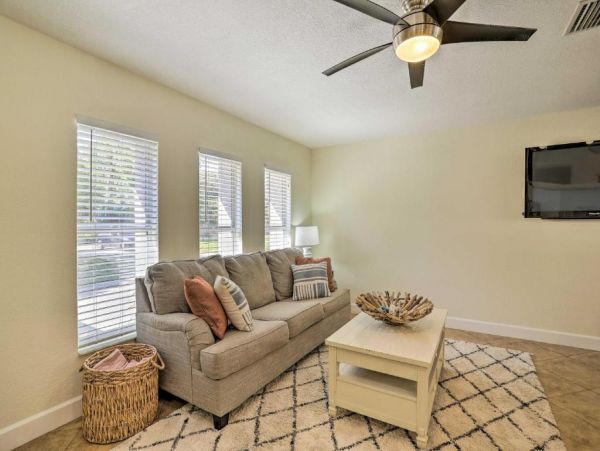 Largo Florida Vacation Home Four Bedrooms Sleeps 18 Guests