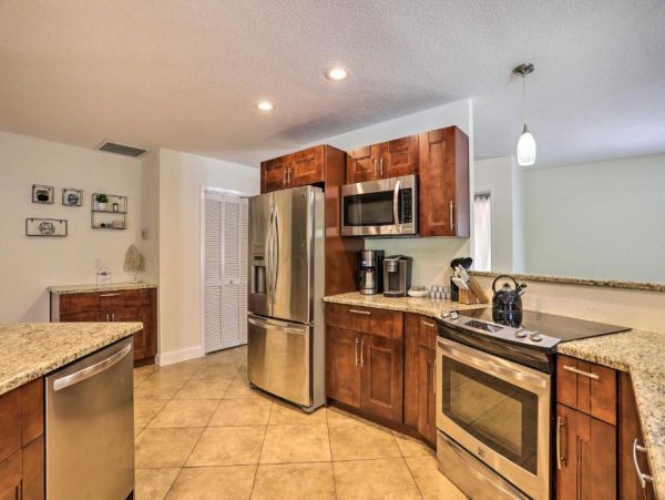 Largo Florida Vacation Home Four Bedrooms Sleeps 18 Guests