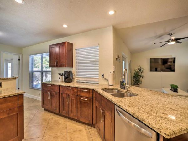 Largo Florida Vacation Home Four Bedrooms Sleeps 18 Guests